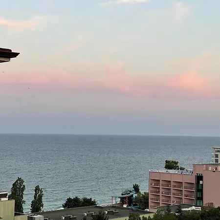Spacious Seaview Apartments, 100M To The Beach Golden Sands Exterior photo