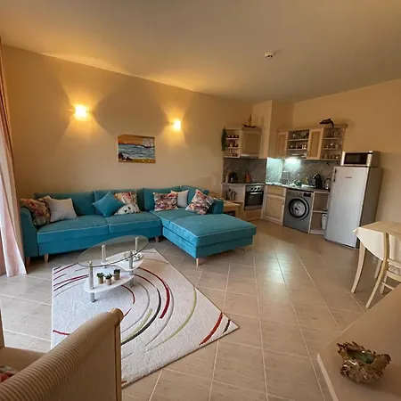 Spacious Seaview Apartments, 100M To The Beach Golden Sands Exterior photo