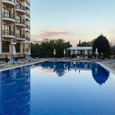Spacious Seaview Apartments, 100M To The Beach Golden Sands Exterior photo