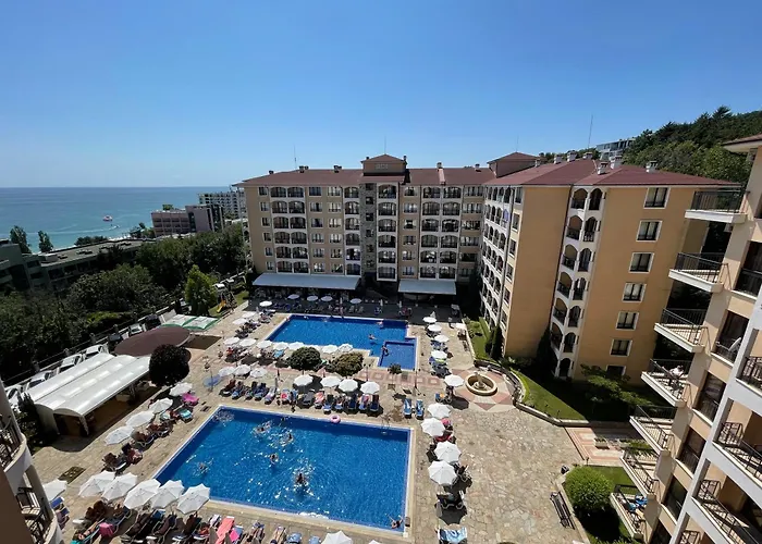 Spacious Seaview Apartments, 100M To The Beach