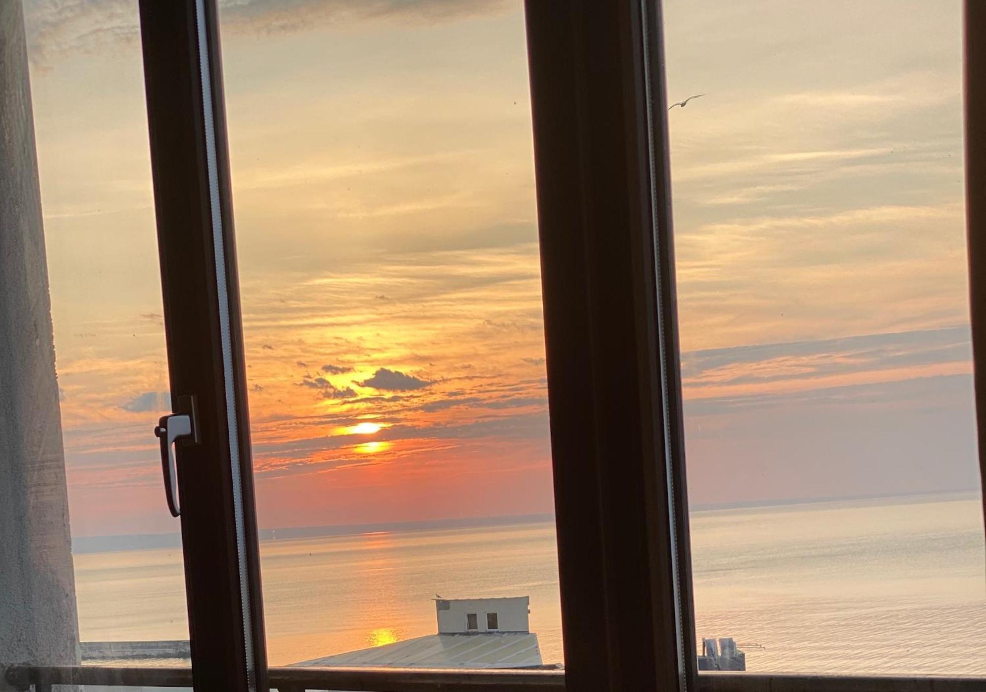Apartment Spacious Seaview Apartments, 100m To The *
