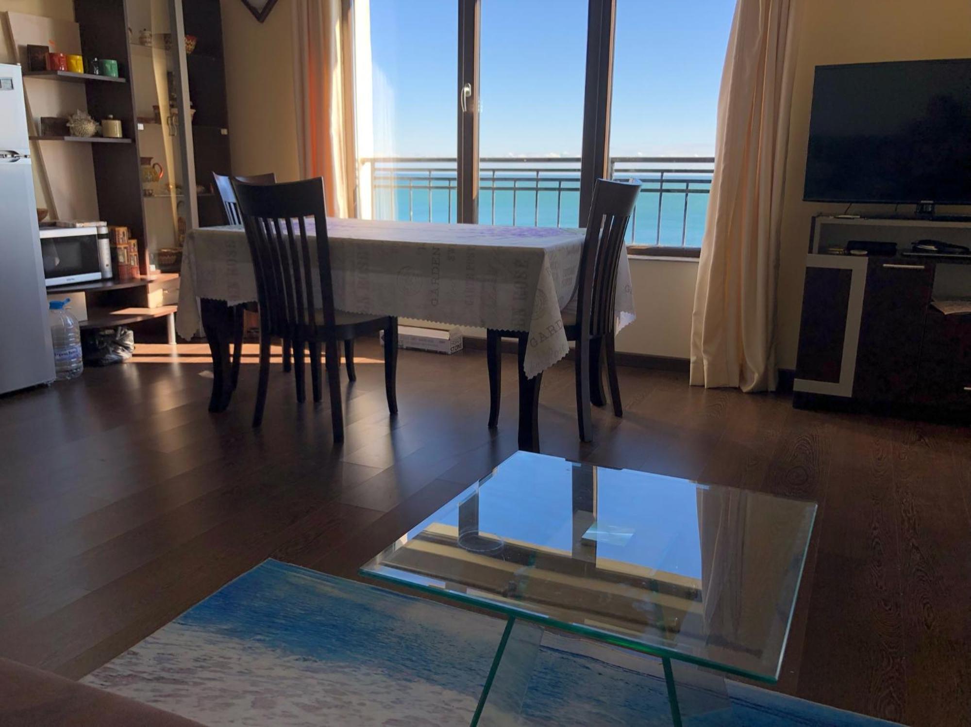 Spacious Seaview Apartments, 100m To The Apartment